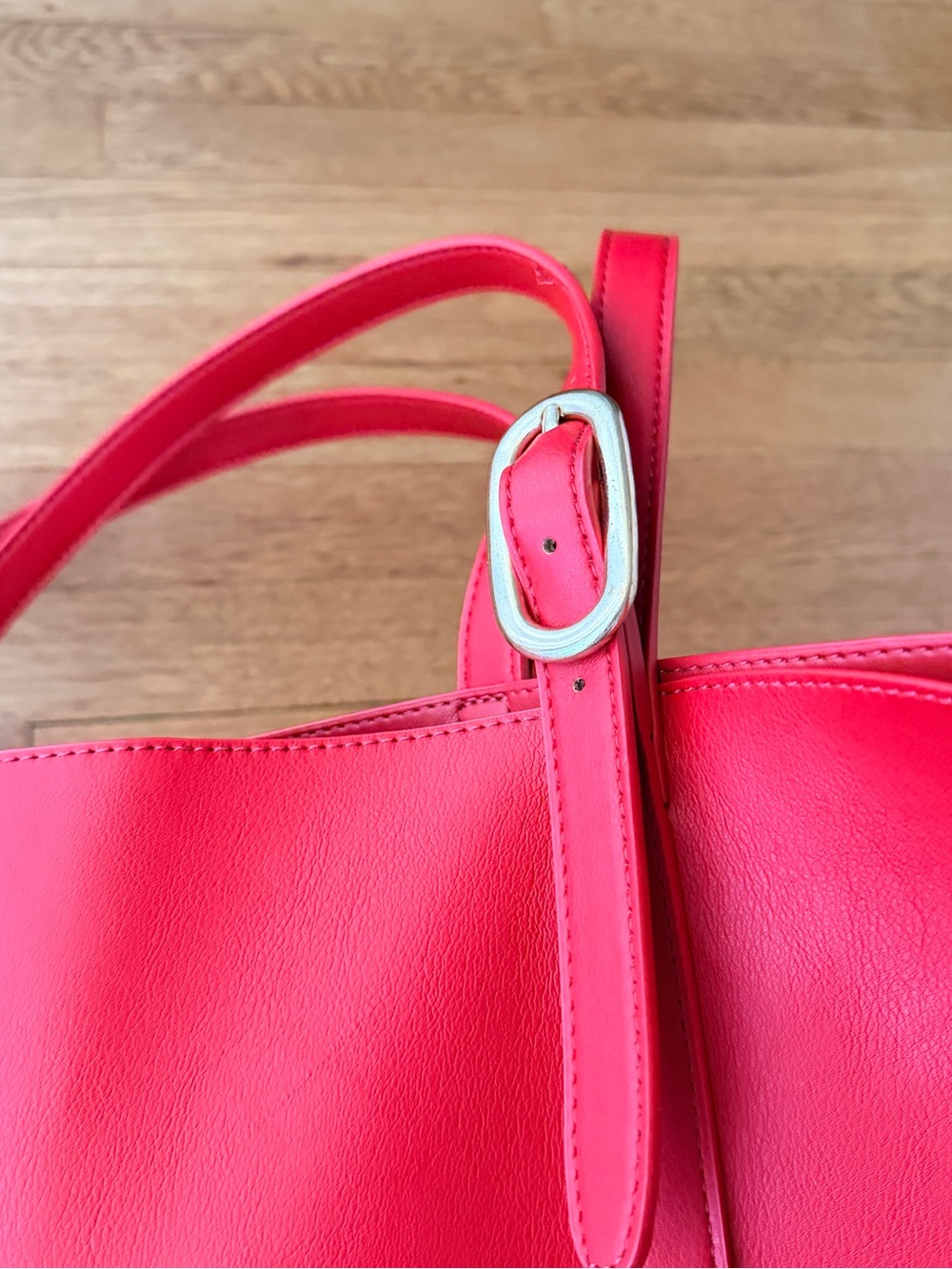 OLD NAVY Medium Carrie Tote Bag - Picture 5 of 8